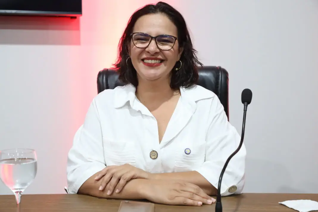 Gleice Jane homenageia Fiocruz e defende fortalecimento da ciência...